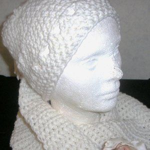 Nice hand crochet ponytail hat with 22" scarf